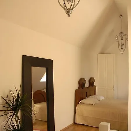 Sarga Haz Kaptalantoti