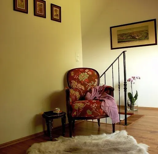 Kır Evi Sarga Haz Kaptalantoti